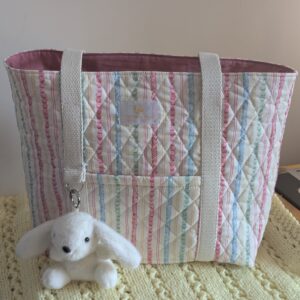 Mama's everyday bag with shoulder straps. Pocket on front and back with attached keyring holder to hold favourite keyring or carry earbuds.